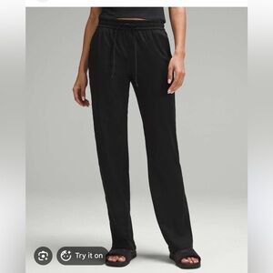 Lululemon soft jersey straight-leg mid-rise pant 8 short